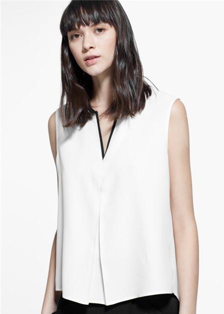 Bí quyết mặc váy áo sát nách đến công sở mà vẫn thanh lịch