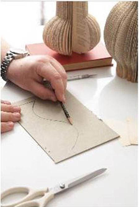 Cách làm bình hoa bằng giấy để bàn cực xinh