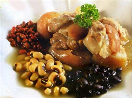 Cách làm chân giò hầm thuốc bắc, hạt sen, ngải cứu bổ dưỡng cho sức khoẻ