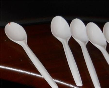 Cách làm hoa giả cực lung linh chỉ từ thìa nhựa cũ