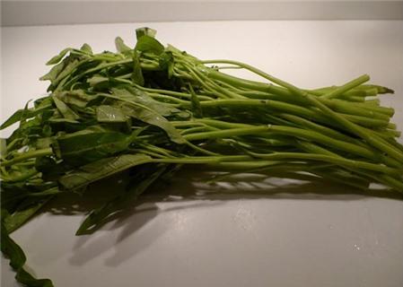 Cách làm rau muống chẻ xào kiểu Thái ngon lạ