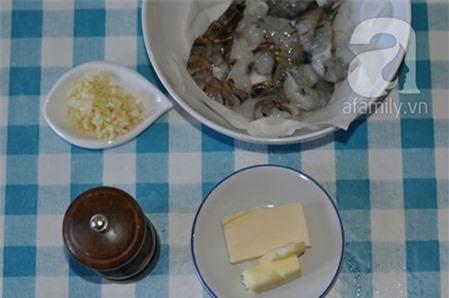 Cách làm tôm xào bơ tỏi thơm lừng, hấp dẫn bữa trưa