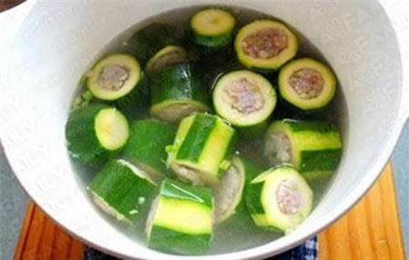 Cách nấu canh bí đao nhồi tôm thịt thơm ngon