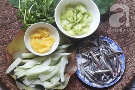 Cách nấu canh chua cá cơm với khế ngon không thể chê