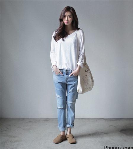 Cách phối đồ với áo thun: 1 chiếc dài tay mix đa phong cách