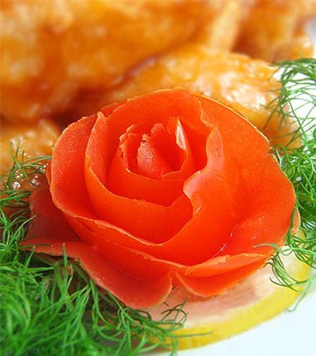 Cách tỉa cà chua để trang trí món ăn dịp Tết cực đẹp mắt