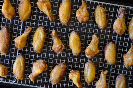 Cánh gà nướng sốt bơ lạc kiểu Thái độc đáo