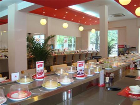 Sự khác biệt đến từ lẩu băng chuyền Kichi Kichi