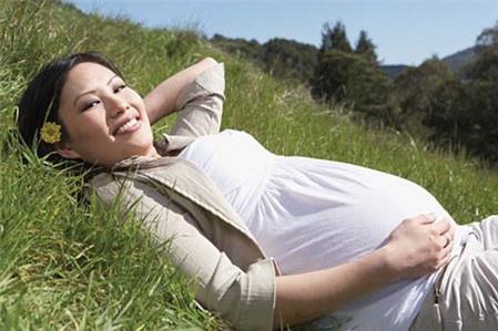 Cách ứng phó khi bà bầu bị hồi hộp, hụt hơi