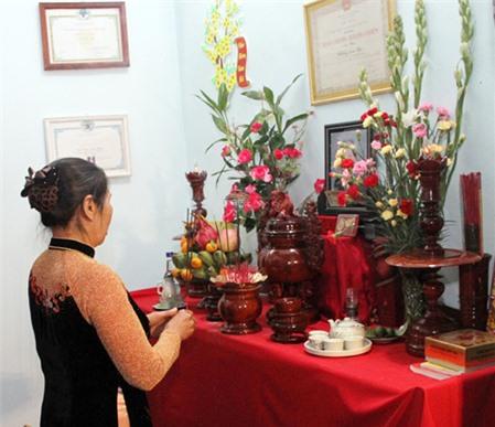 Cách bố trí bát hương bên nội, ngoại cùng một ban thờ