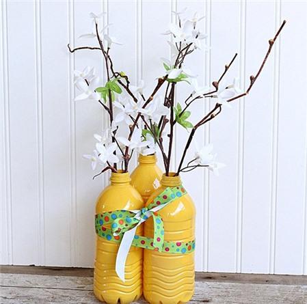 3 bước đơn giản tái chế chai nhựa thành lọ cắm hoa