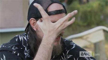 Gia đình kỳ lạ có đôi bàn tay như càng tôm