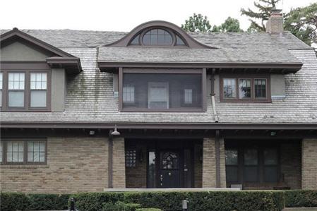 Bài học thành công từ ngôi nhà của Warren Buffett