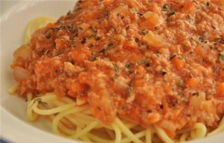 Cách làm mì Ý sốt cà chua bò băm hoặc sốt kem đơn giản