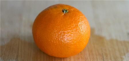 Cách bổ cam đãi khách cực đơn giản