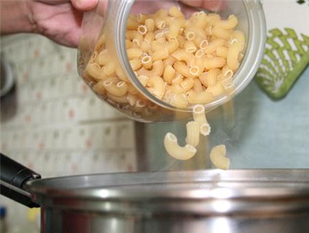 Cách đơn giản luộc mì, nui
