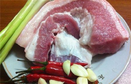 Cách làm thịt ba chỉ xào sả ớt đơn giản