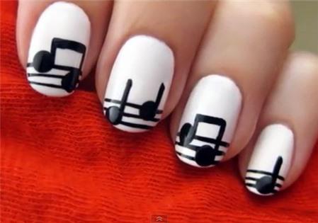Cách vẽ kiểu nail “nốt nhạc”