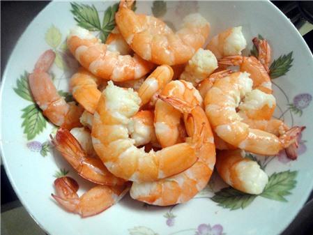 Làm salad bơ tôm ngon miệng
