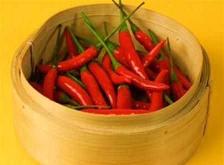 Mẹo xử trí khi bé ăn phải ớt