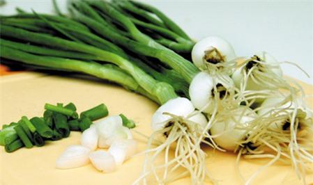 Hành củ chữa mụn nhọt