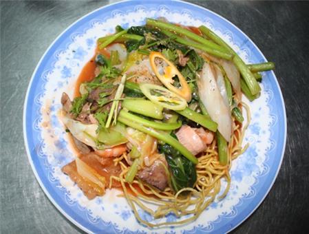 Mì xào giòn ngon theo cách người Hoa