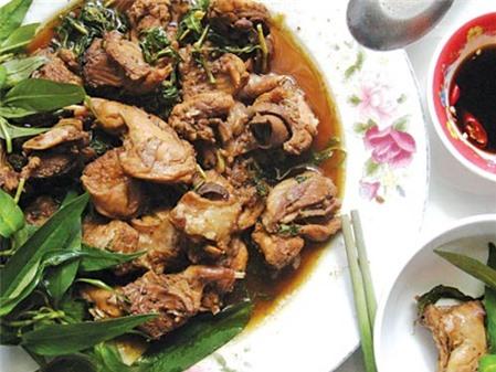 Độc đáo món chuột đồng xào rau răm