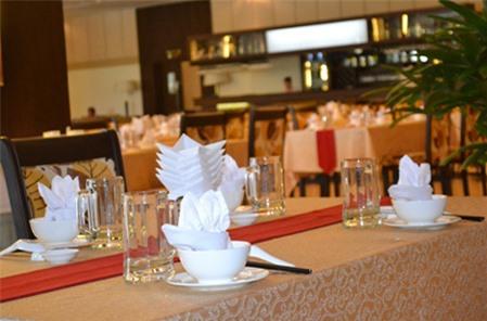 Ẩm thực Á - Âu tại nhà hàng Hera Palace