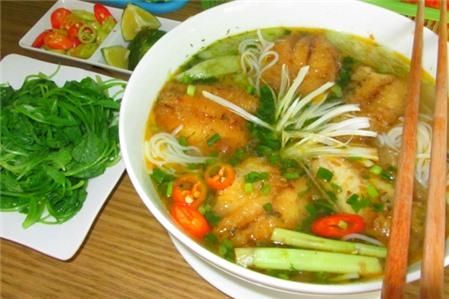 Quán nhỏ có đủ món ngon từ cá rô đồng