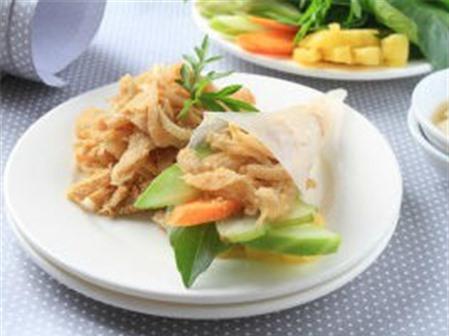 Nem tai cuốn bánh tráng