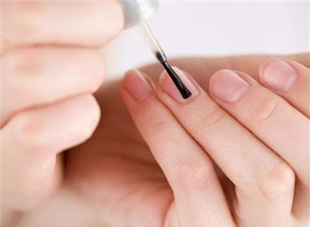 5 mẹo giúp sơn móng tay nhanh khô