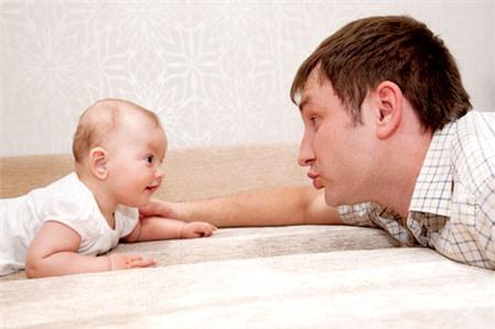 Làm bố ở tuổi 20 dễ bị trầm cảm