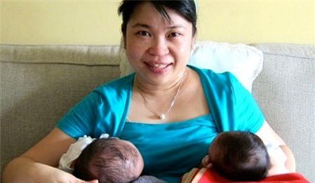 Mẹo sữa dạt dào của bà mẹ sinh đôi