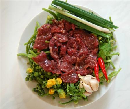 Giòn ngon bông mướp xào bò bắp