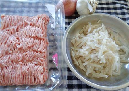Nem chua rán, ăn không biết chán