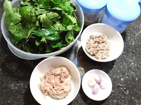 Ngon ngọt canh rau ngót nấu mọc