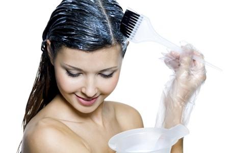 Cách tẩy thuốc nhuộm tóc dính vào tay