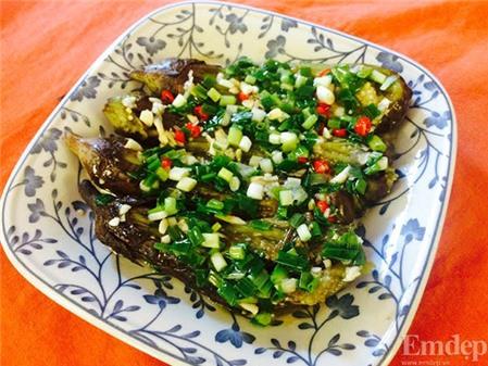 Thơm ngon món cà tím nướng mỡ hành