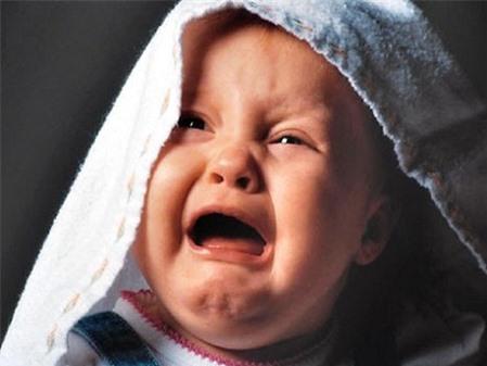 Bé khóc khi cai sữa phải làm thế nào?