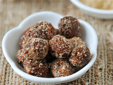 Tự làm me ngào đường cất dành ăn dần