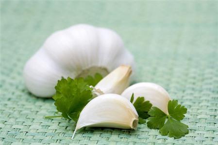 Cho con bú có được ăn tỏi không?