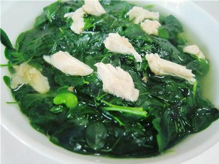 Canh thịt gà chùm ngây bổ dưỡng