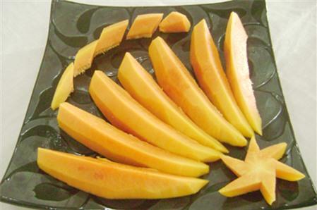 Làm sao để gọt đu đủ không bị nát và bày đu đủ đẹp?