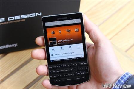 Cận cảnh BlackBerry Porsche Design P'9983 chính hãng